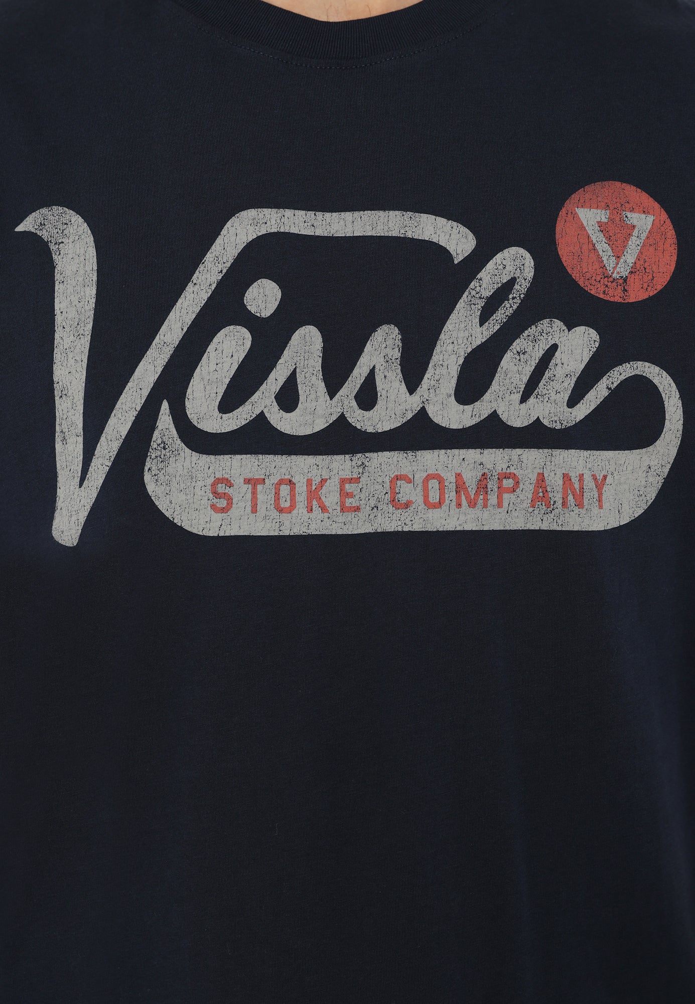 VISSLA-EMBLEM SS TEE-DKD