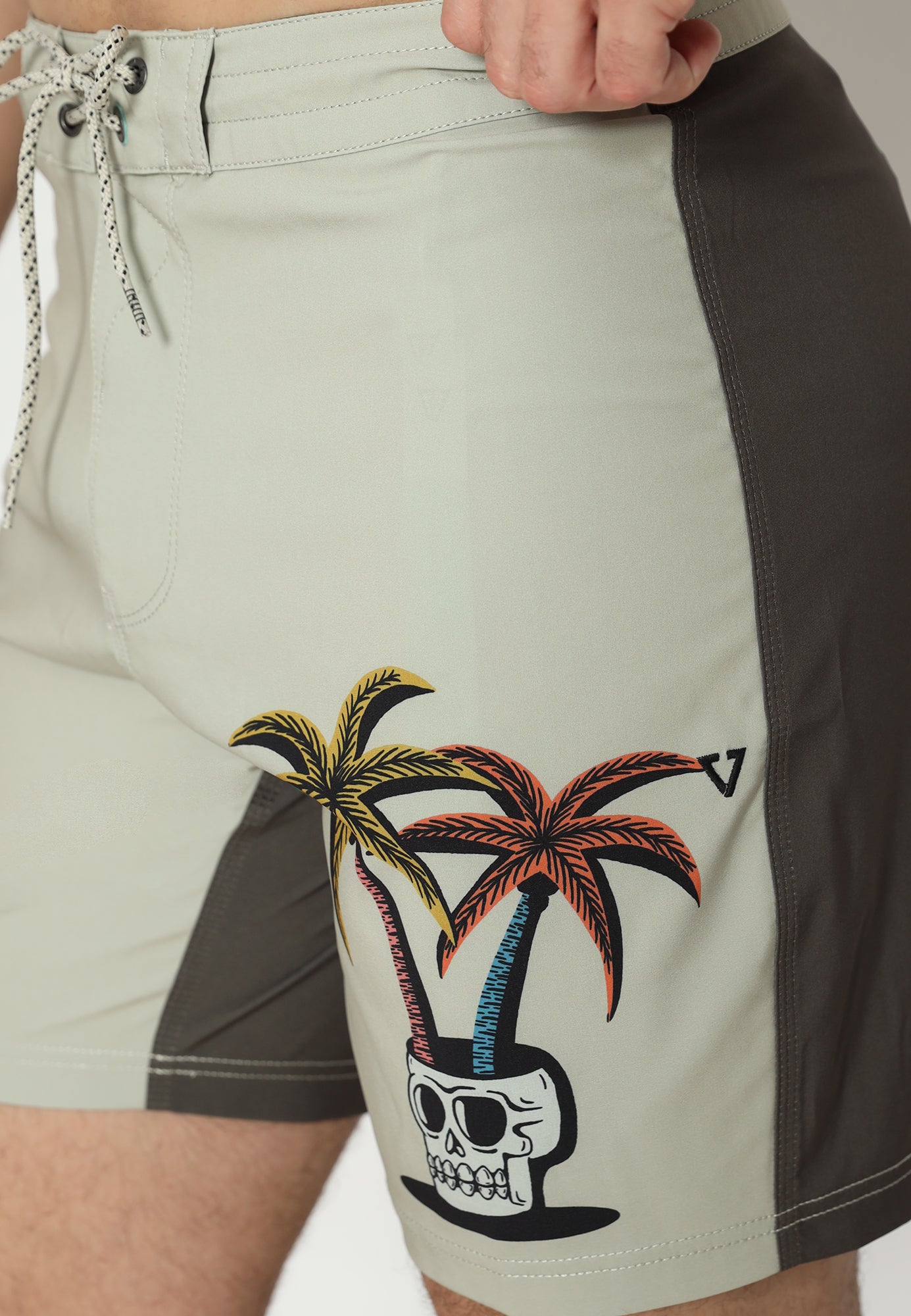 VISSLA-TROPIC TERRORS 18.5" BOARDSHORT